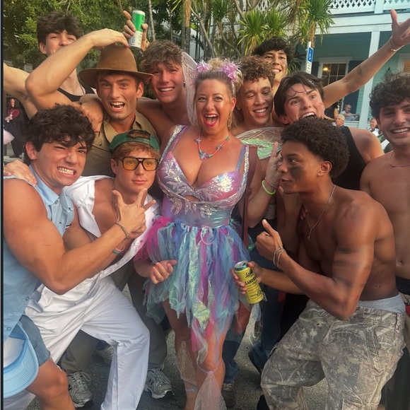 AUTHENTIC MAISON MARTIN MARGIELA HAS BEEN APPROVED BY POSHMARK POSH AUTHENTICATE - Picture 13 of 15